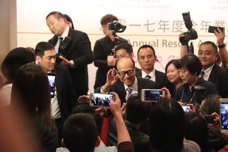 圖為李嘉誠2018年最後一次出席公司股東大會。 (中央社檔案照片)