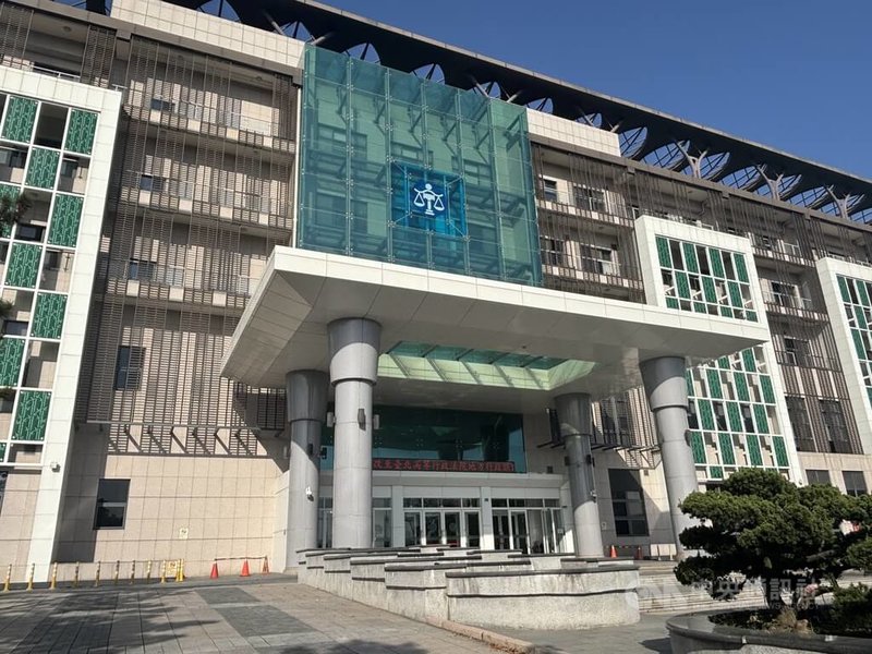 曾參選竹北市長的林冠年涉酒駕但辯稱用含酒精漱口水誤判,並指罰單舉發程序不完備被撤。新竹地方法院(圖)判決書指出,經模擬結果對漱口水說法不成立,依公共危險罪判處有期徒刑3月。中央社記者郭宣彣攝 114年4月9日