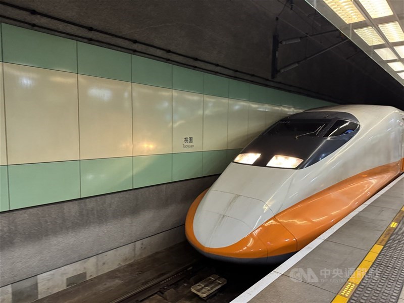 台灣高鐵宣布,母親節疏運期間共加開44班次,各車次列車將於11日凌晨0時起開放購票。(中央社檔案照片)