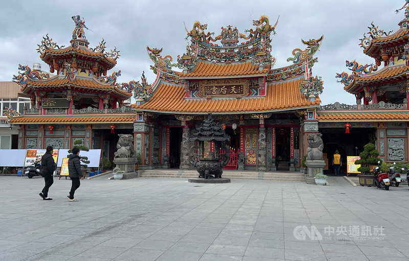 台東市天后宮日前一度同意出借場地讓罷免團體舉辦活動,但廟方9日緊急發聲明,指出因此承受很大壓力,最終決定婉拒出借,已獲得對方同意諒解。中央社記者盧太城台東攝 114年4月9日