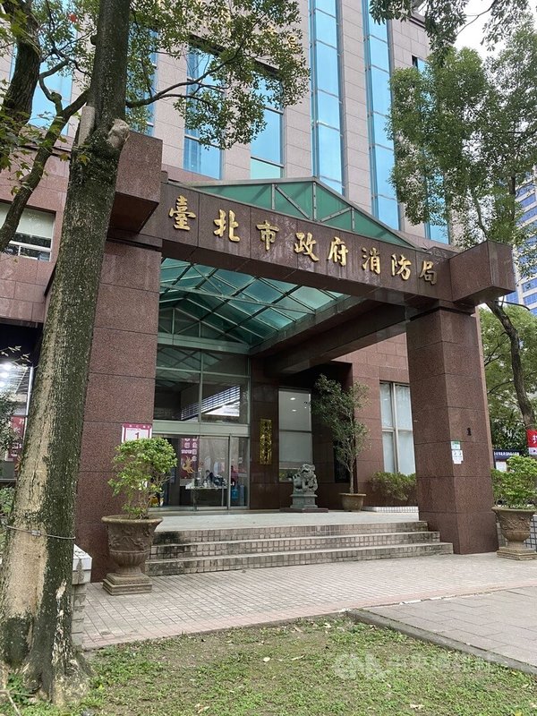台北市消防局(圖)9日表示,宜蘭蘇澳發生芮氏規模5.8地震,北市震度2級,據統計顯示震災受傷多因家具掉落釀禍。中央社記者黃麗芸攝 114年4月9日