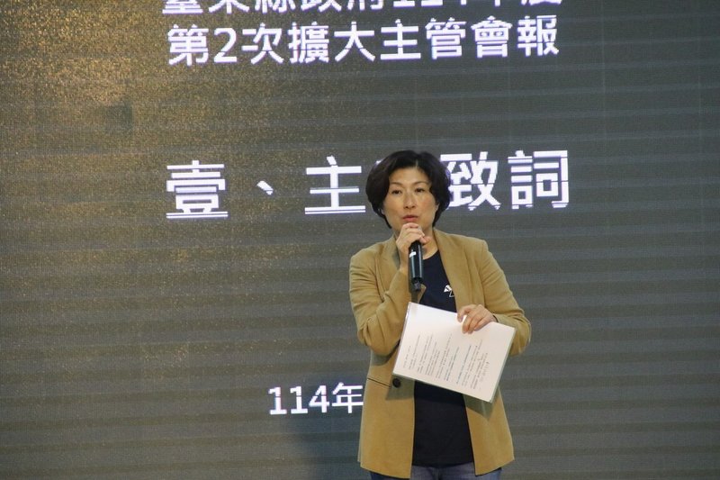 台東縣政府10日擴大舉行主管會報,縣長饒慶鈴(圖)會中指出,面對立法院財劃法修正通過後,中央恐凍結50%地方補助款,各單位需盡早因應,並評估計畫型案件執行成效。(台東縣政府提供)中央社記者盧太城台東傳真 114年4月10日