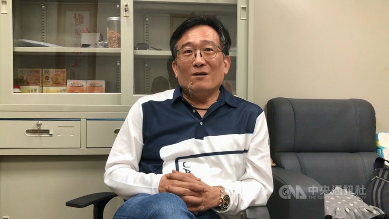 美國總統川普宣布對超過75個國家暫緩高額對等關稅90天。基隆市工業會理事、恒羣電子有限公司總經理徐道義(圖)10日受訪表示,預估90天內會有一波急單潮,因為90天過後會如何變化目前難以掌握。中央社記者王朝鈺攝 114年4月10日