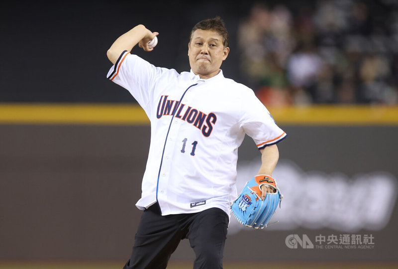 中華職棒統一獅、日本職棒埼玉西武獅合作「台日雙獅交流主題日」13日繼續在台北大巨蛋登場,賽前日職西武獅黃金世代OB名將石井丈裕(圖)受邀擔任開球投手。中央社記者張新偉攝 114年4月13日