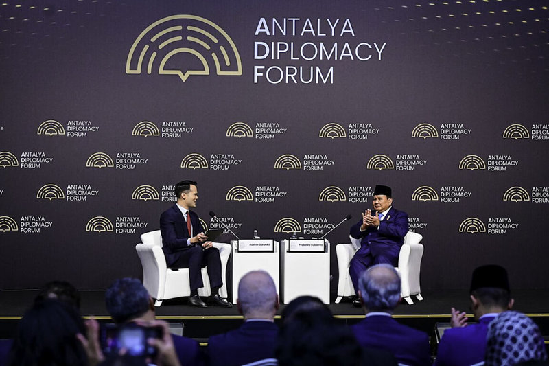 印尼總統普拉伯沃(右)11日在土耳其舉行的安塔利亞外交論壇(Antalya Diplomacy Forum)發表演說。(印尼總統府秘書處提供)中央社記者李宗憲雅加達傳真 114年4月13日