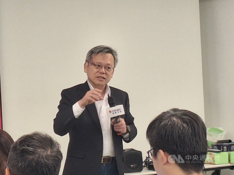 2025台灣資安大會將於15日舉辦開幕式,趨勢科技台灣區總經理洪偉淦(圖)14日在會前記者會上表示,生成式AI快速發展讓網路犯罪模式從過去的「網路犯罪即服務」演進為「網路犯罪即代理」。中央社記者何秀玲攝 114年4月14日