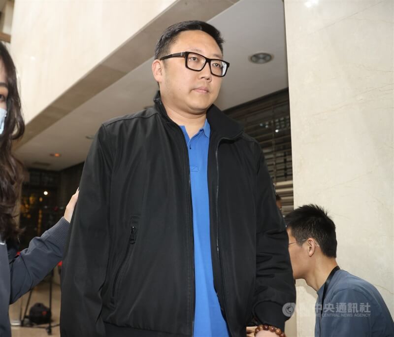 台北地檢署偵辦罷綠涉幽靈連署案,14日指揮調查局兵分6路搜索,並約談「罷吳四騎士」滿志剛(圖),晚間移送北檢複訊。中央社記者謝佳璋攝 114年4月14日