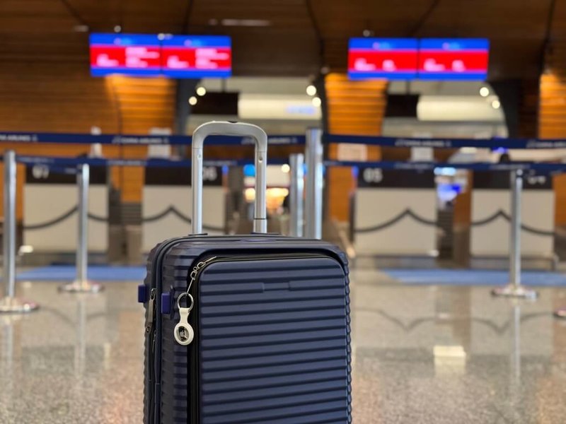 中華航空15日宣布,與Apple合作推出「AirTag行李追蹤應用」服務,幫旅客快速找到延誤或遺失的行李,提供更加安心便捷的飛行體驗。(華航提供)中央社記者汪淑芬傳真 114年4月15日