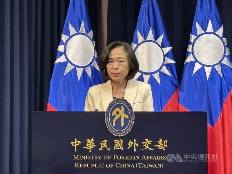 外交部15日上午舉行例行記者會,國際合作及經濟事務司司長連玉蘋表示,今年CPTPP推案將以「成長與繁榮凌駕地緣政治:CPTPP有台灣更強大」為基調。中央社記者楊堯茹攝 114年4月15日