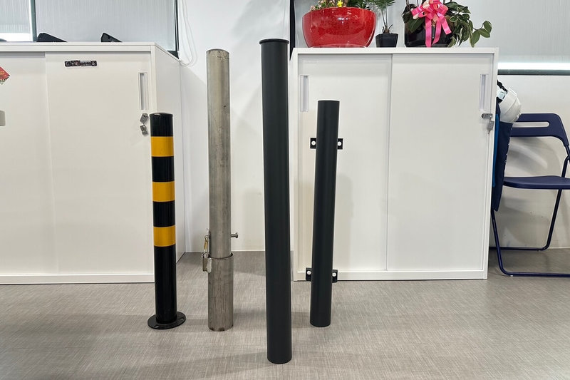 桃園景福宮人本街區改造工程裝設防撞桿要價不菲引發討論,桃園市都市發展局15日表示,已檢討並尋找替代方案,未來推動舊城再生,在兼顧城市美學、用路人安全前提下,將改以類似、但成本較低的同色系安全桿。(桃園市都市發展局提供)中央社記者吳睿騏桃園傳真 114年4月15日