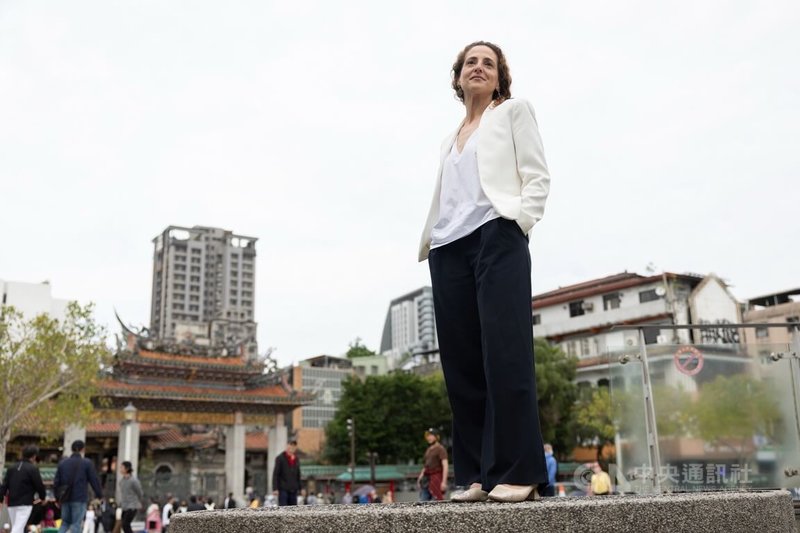 戰火不斷,以色列編舞家米莉安.恩格爾(Miriam Engel)(圖)以獨舞跨越分歧,展開對話,傳遞以色列的多元文化。中央社記者趙世勳攝 114年4月15日