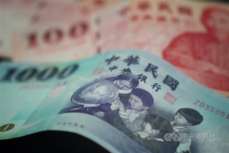 新台幣兌美元於15日收盤收32.516元,貶0.6分。(中央社檔案照片)