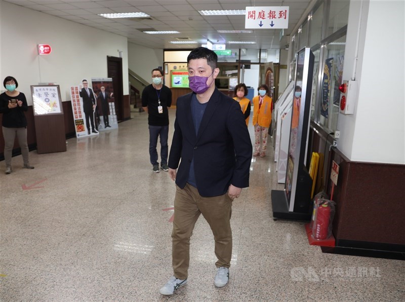 立委陳菁徽等人被控洩漏林秉樞打疫苗資料案,二審今天開庭,林男保外就醫中,已清醒但無法動並委任父親表達願與被告和解。(中央社檔案照片)