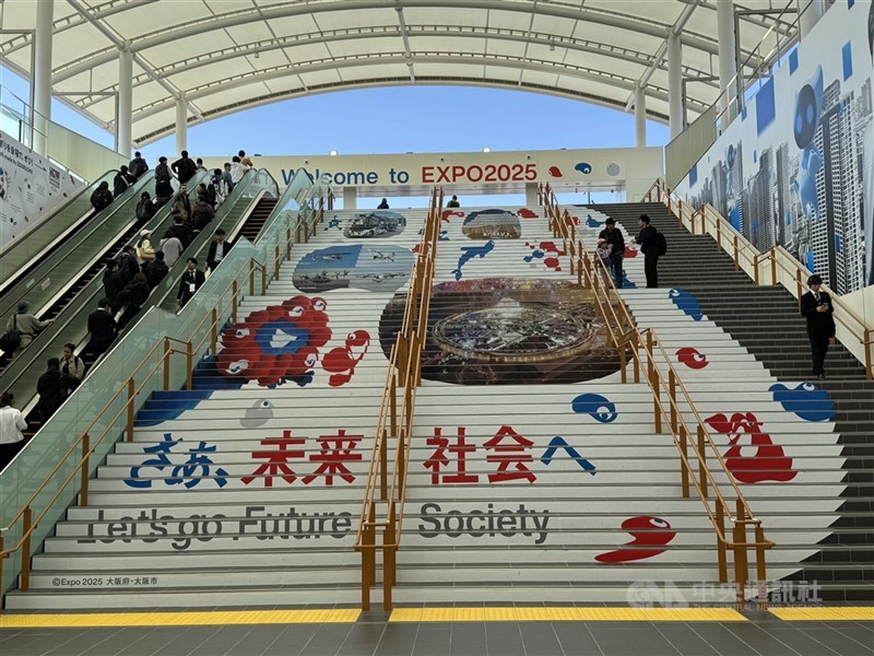 2025年世界博覽會的營運單位「日本國際博覽會協會」(簡稱萬博協會)今天(15日)宣布,開幕第2天一般入場參觀人次,不到開幕日的一半。(中央社檔案照片)