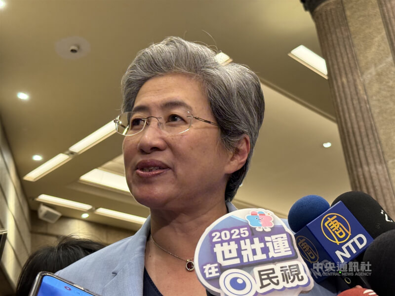 晶片大廠超微(AMD)董事長暨執行長蘇姿丰15日出席供應商晚宴受訪表示,超微是美國公司,美國製造當然是關鍵優先事項,超微會與所有夥伴共同探討如何應對某些不確定性。中央社記者吳家豪攝 114年4月15日