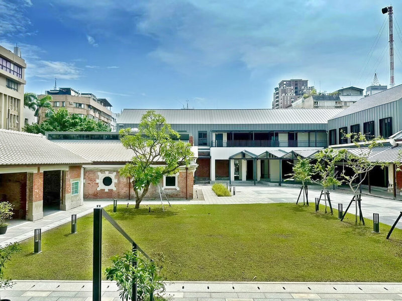 台中市歷史建築「台中大屯郡役所」的經營團隊承億集團,將於6月底推出「郡役未來式:藝術入口」跨界藝術展,即日起到5月10日啟動公開徵件。(承億集團提供)中央社記者郝雪卿傳真 114年4月16日
