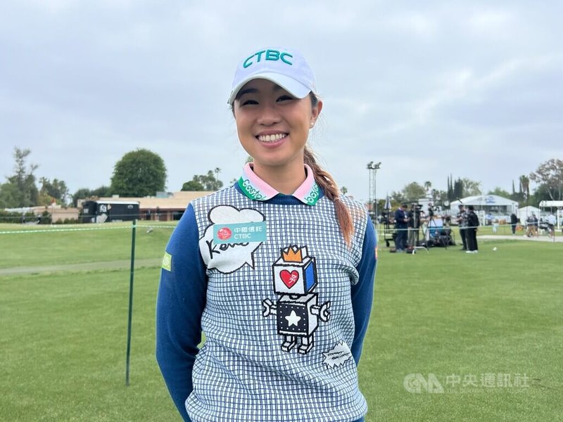 25歲的台灣高爾夫女將林子涵2024年在次級巡迴賽奪冠,17日起將在洛杉磯錦標賽展開個人生涯在美國女子職業高爾夫巡迴賽(LPGA)的首次比賽。林子涵在台灣成長,赴美投入大學校隊運動,與棒球好手林家正有許多類似之處。中央社記者林宏翰洛杉磯攝 114年4月16日