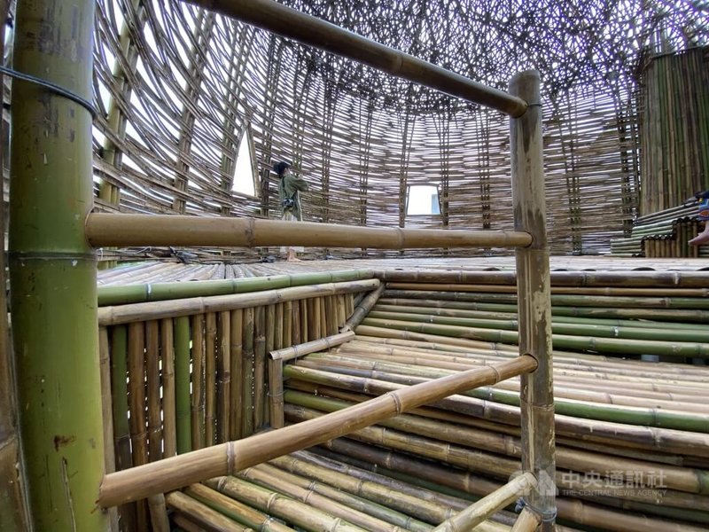 花蓮縣政府盤點縣內竹林資源,委託國立宜蘭大學進行調查,並分享竹產業發展趨勢與技術,盼資源循環再利用與綠色經濟發展,拓展竹材的多元價值。中央社記者李先鳳攝 114年4月16日