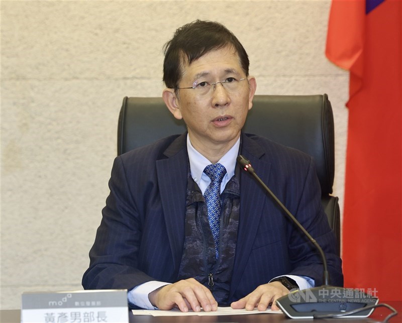 外界關注美國總統川普關稅措施影響,數發部長黃彥男今天表示,台灣數位經濟產業直接輸出到美國比例低、直接影響較少,不過,間接影響還需評估。(中央社檔案照片)