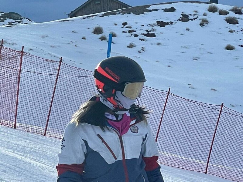 2026冬季奧運將在義大利舉行,台灣滑雪女將李玟儀(圖)近日確定達標,卻不敢掉以輕心,她17日喊話,目標是要超越上屆成績。(李玟儀提供)中央社記者黃巧雯傳真 114年4月17日