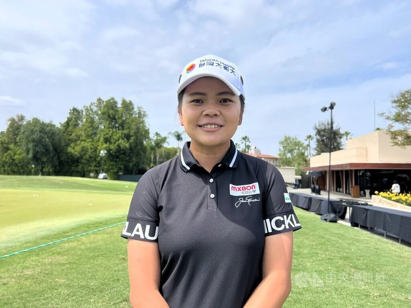 台灣高球女將徐薇淩(圖)備戰美國女子職業高爾夫巡迴賽(LPGA)洛杉磯錦標賽,接受中央社訪問,分享旅美11年以來,學會克服長途旅行、孤單面對賽事壓力的挑戰。中央社記者林宏翰洛杉磯攝 114年4月17日