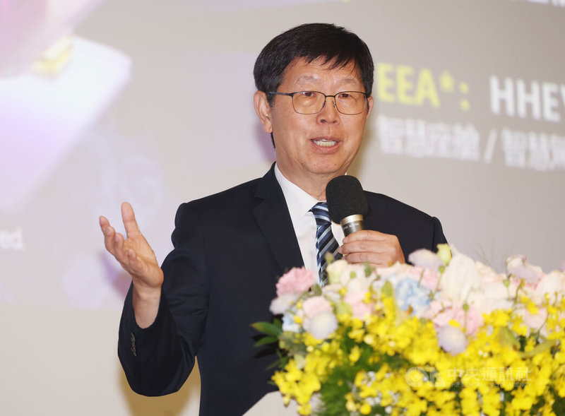 鴻海董事長劉揚偉(圖)17日表示,人工智慧(AI)市場發展前景可期,集團正在全球多個國家建構AI數據中心產業鏈,鴻海掌握了全球40%伺服器市場。中央社記者張新偉攝 114年4月17日