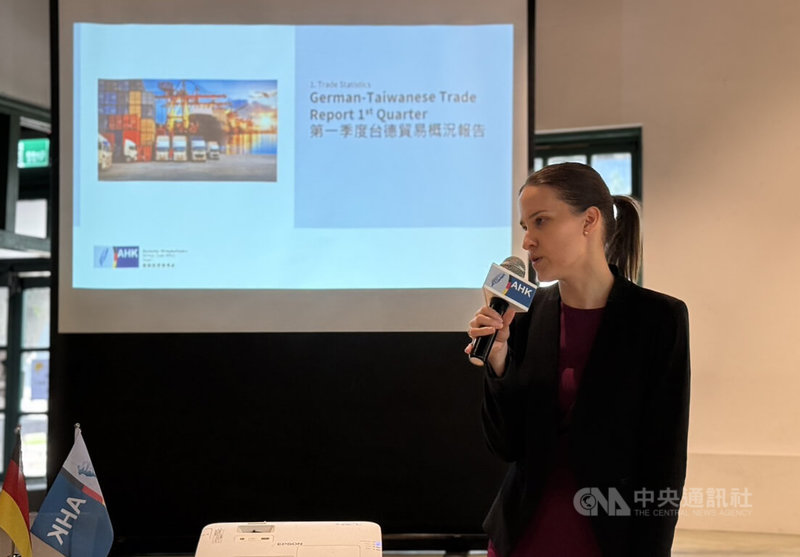 德國經濟辦事處17日公布調查指出,逾5成受訪德商表示美國關稅政策將對營運產生負面衝擊,有36.2%考慮調整供應鏈。中央社記者曾智怡攝 114年4月17日