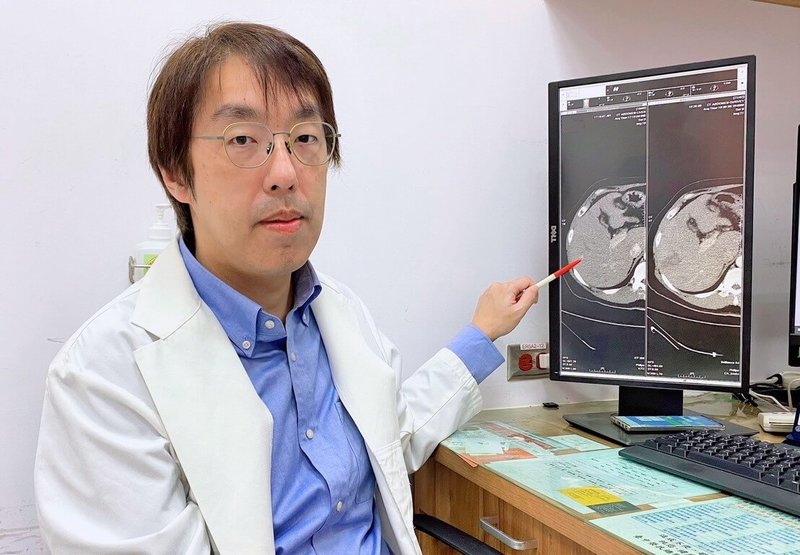 台中榮總胃腸肝膽科醫師李少武17日表示,早期肝癌治療選項包括手術切除及微創治療(如射頻或微波消融術),微創術後通常住院1到2天即可出院。(台中榮總提供)中央社記者郝雪卿傳真 114年4月17日
