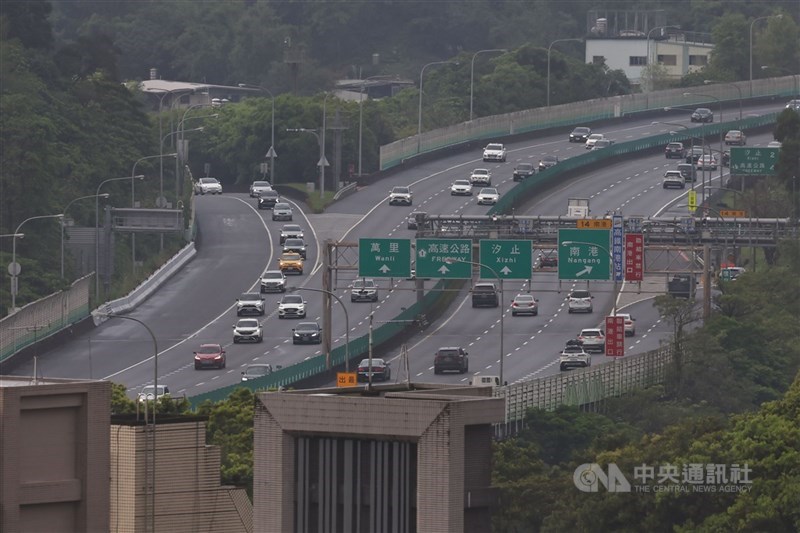 預估5月10日及11日的母親節假期，全日國道交通量約為108~110百萬車公里，圖為國道3號南港系統。（中央社檔案照片）