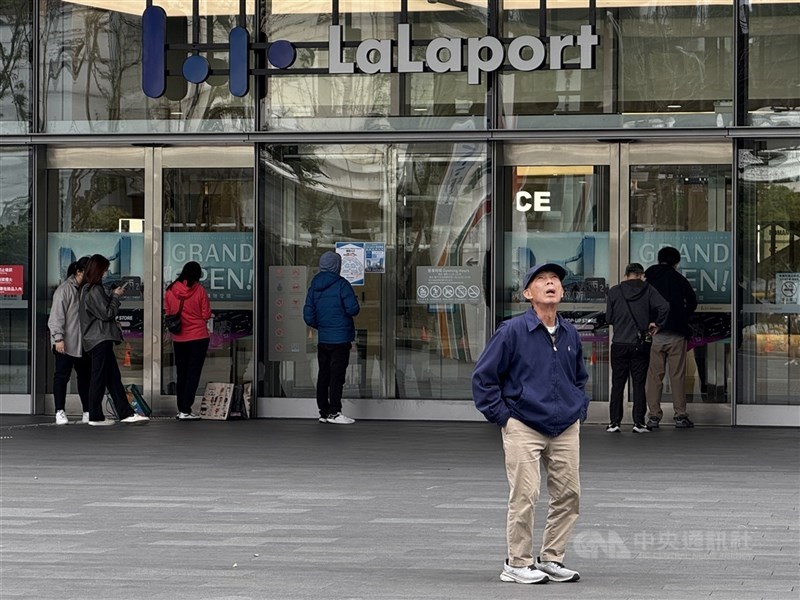 LaLaport南港店的室內空氣品質檢測,勞動部、環境部有2套不同的標準,由於適用不同的場域或對象,引起關注。(中央社檔案照片)