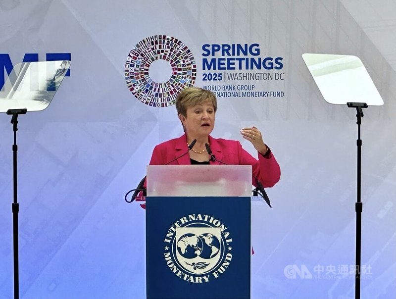國際貨幣基金總裁喬治艾娃17日在華府一場演講中表示,IMF將下調對全球經濟成長的預測,但不預期會出現衰退。中央社記者侯姿瑩華盛頓攝 114年4月18日