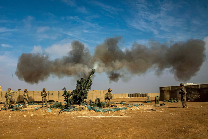 圖為美軍2022年在敘利亞一處基地進行演練。(圖取自facebook.com/DeptofDefense)
