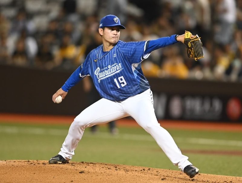 中華職棒富邦悍將隊投手張奕(圖)18日例行賽演出6局失3分優質先發,可惜無緣拿勝。悍將總教練陳金鋒19日受訪指出,張奕表現一直都很穩定,而且現在是球隊的好大哥,會帶領年輕人。(富邦悍將提供)中央社記者楊啟芳傳真 114年4月19日