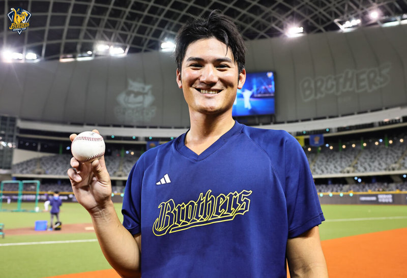 中華職棒中信兄弟隊球員馬鋼(圖)18日在二軍演出完全打擊,19日就被升上一軍,馬鋼也帶著第4個打席達成完全打擊的紀念球到場。(中信兄弟提供)中央社記者楊啟芳傳真 114年4月19日