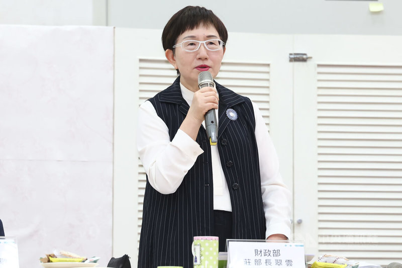 財政部長莊翠雲(圖)19日到新北市土城產業園區服務中心,出席新北場次產業座談會,說明對等關稅議題財政部相關因應措施。中央社記者王騰毅攝 114年4月19日