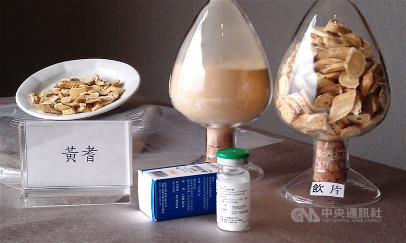 穀雨是春季的最後一個節氣，象徵告別乍暖還寒的春天，但降雨增加也會引動人體內在濕氣。中醫師提醒，體內濕氣過重恐釀腸胃不適、水腫等症狀，首推黃耆泡茶或入菜，有助除濕。（中央社檔案照片）