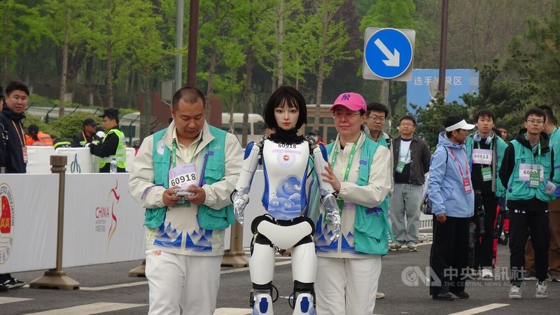 圖為參賽的機器人選手。中央社記者謝怡璇北京攝 114年4月19日