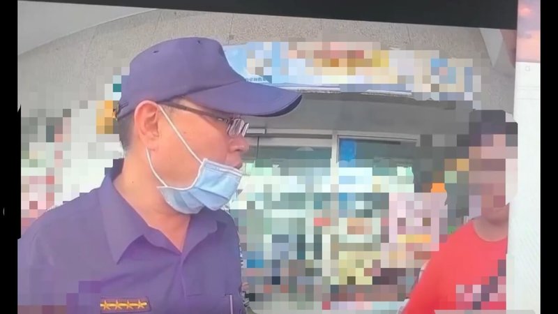 32歲陳姓男子12日凌晨步行經過高雄市前鎮區某鐵皮屋前時,發現房屋前院籠子內有人飼養「獅子兔」,涉嫌以腳踹等方式傷害兔子致死,訊後被依違反動物保護法函送。(高雄市政府警察局前鎮分局提供)中央社記者張已亷傳真 114年4月19日