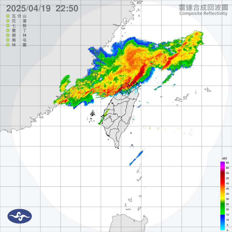 19日晚間旺盛對流雲系接近北部,慎防瞬間大雨。(圖取自氣象署網頁cwa.gov.tw)