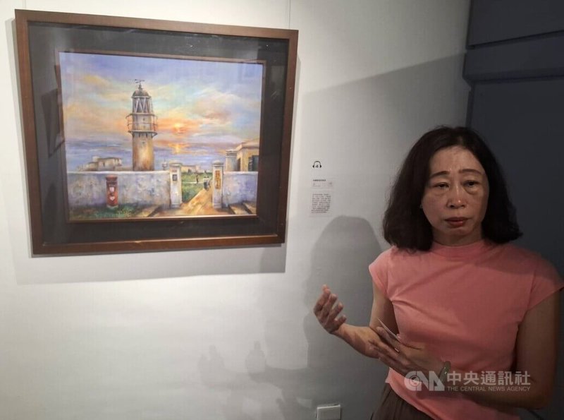重症病房護理師許培璟(圖)因家庭因素離開職場後,重拾童年興趣,寄情畫筆,20日起在澎湖水族館展出「情繫浯島、菊島–靜謐.自然.美的詩意」畫展。中央社 114年4月20日