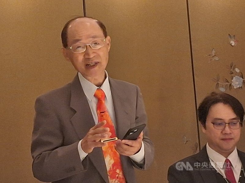 吉晟生技董事長楊朝堂（圖）21日表示，今年4月與韓國最大核醫藥物公司DuChembio簽署技術轉讓協定，以開發、製造和銷售用於帕金森氏症診斷的放射性藥物；吉晟生將負責此藥品在台上市的全部流程，將成為明年重要營運動能之一。中央社記者何秀玲攝  114年4月21日