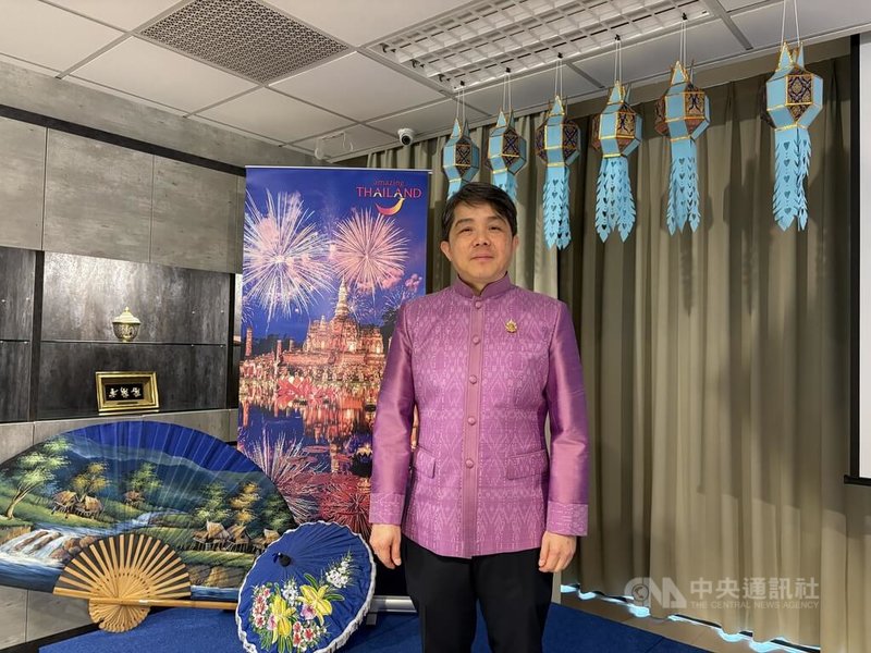 泰國貿易經濟辦事處21日舉行記者會,駐台代表文那隆(Narong Boonsatheanwong)宣布「2025泰國文化節」將於25日起舉行。中央社記者吳書緯攝 114年4月21日