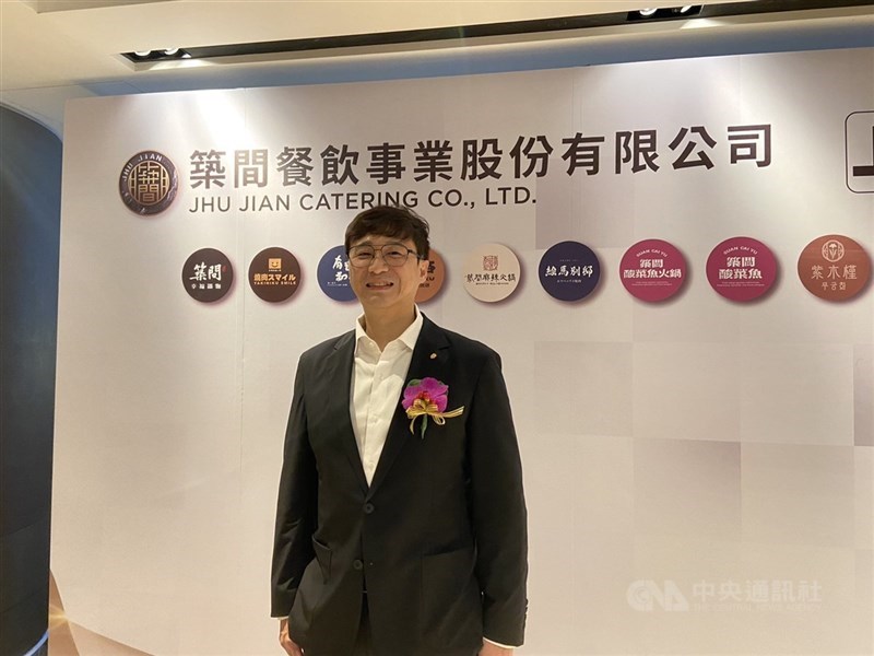 台灣連鎖火鍋品牌築間餐飲集團將於4月底掛牌上櫃,進行初次上櫃普通股股票承銷案,圖為築間董事長林楷傑。(中央社檔案照片)