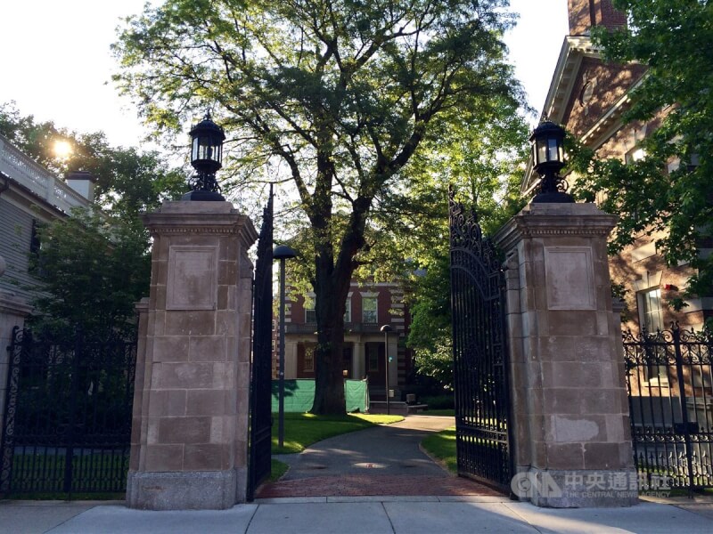 圖為哈佛大學一處入口。(中央社檔案照片)