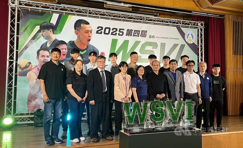 2025第4屆台中連莊盃國際排球邀請賽將在台灣體育運動大學點燃戰火,台灣派出連莊男排及以世大運男排為主體的「龍邁建設」參加,另外吸引韓國、柬埔寨、馬來西亞、印尼及泰國等職業聯賽球隊征戰,總計8支球隊角逐冠軍金盃。圖為21日開賽記者會。中央社記者陳容琛攝 114年4月21日