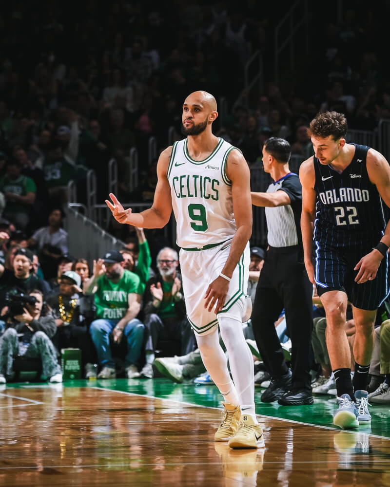 NBA波士頓塞爾蒂克在後衛懷特(背號9號者)21日率隊以103比86擊敗奧蘭多魔術。(圖取自x.com/celtics)