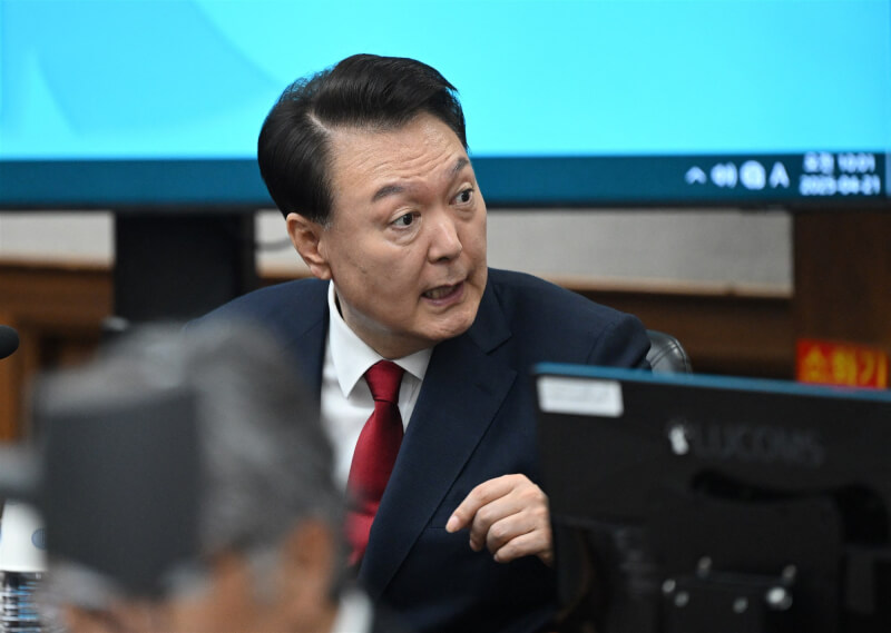 韓國首爾中央地方法院21日就前總統尹錫悅(圖)涉嫌主導內亂案,第2度開庭審理。(法新社)