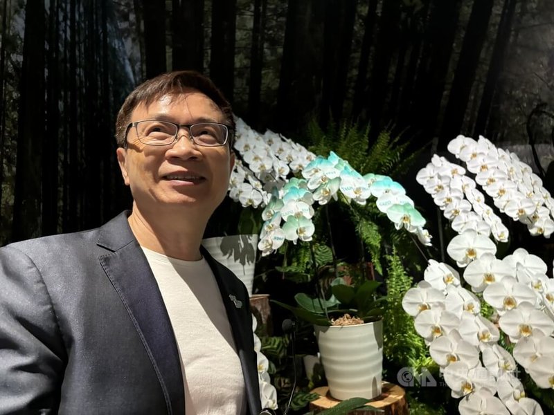 TECH WORLD館蘭花小徑展示蝴蝶與蘭花的虛實共演,透過奈米噴染技術,打造TECH WORLD專屬的蘭花。中央社記者劉千綾攝 114年4月22日