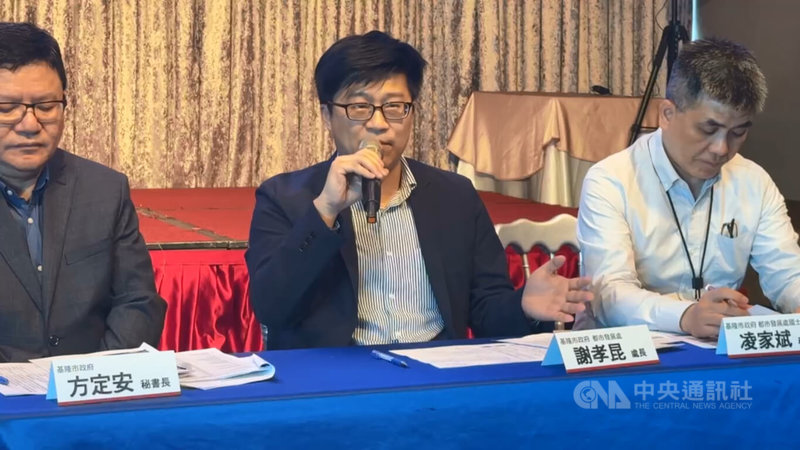 基隆市政府將與民間合作興建新市政大樓,22日有市議員特別表示,不希望此案變成基隆版「京華城案」。都發處長謝孝昆(中)則說,目前沒規畫調整容積率。中央社記者王朝鈺攝 114年4月22日