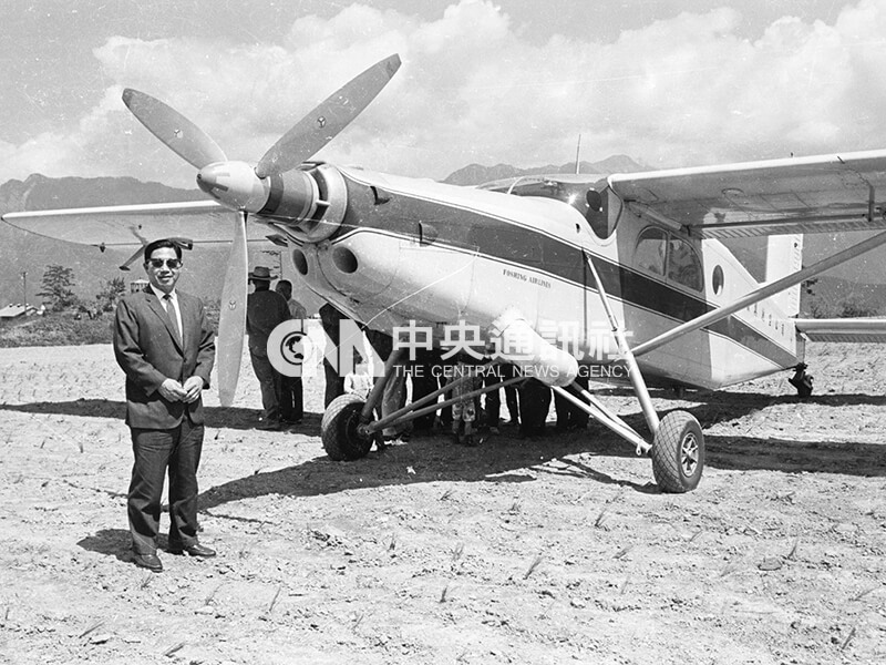 復興航空客機試航,在梨山機場降落。中央社記者馮國鏘攝 54年4月23日